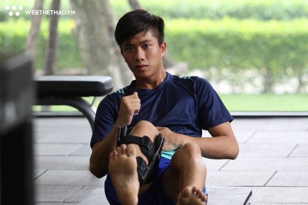phut trai long cua phan van duc sau chan thuong nghiem trong 1