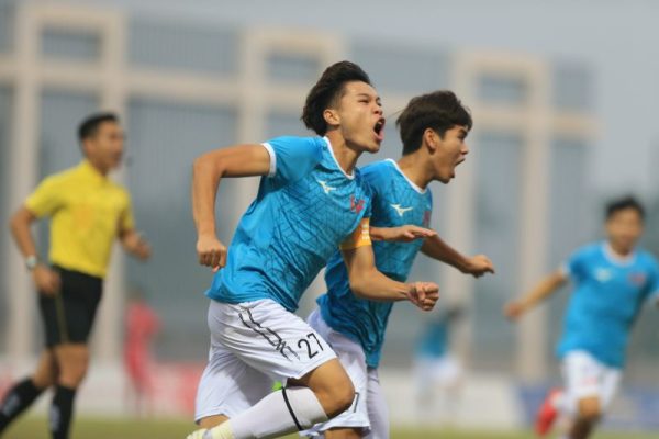 tran ngoc son ghi ban