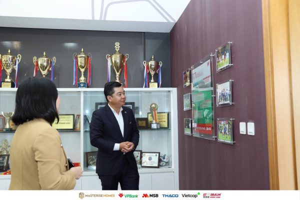 PVF đón Chủ tịch Liên đoàn bóng đá Singapore tới thăm và làm việc