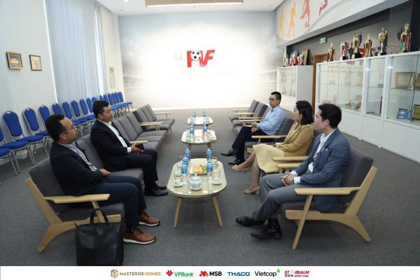 PVF đón Chủ tịch Liên đoàn bóng đá Singapore tới thăm và làm việc với PVF