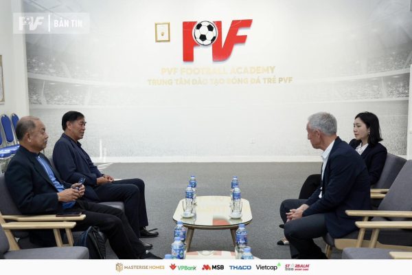 Ông Withaya Laohakul và ông Mohamed Razip bin Ismail tới thăm và làm việc tại PVF
