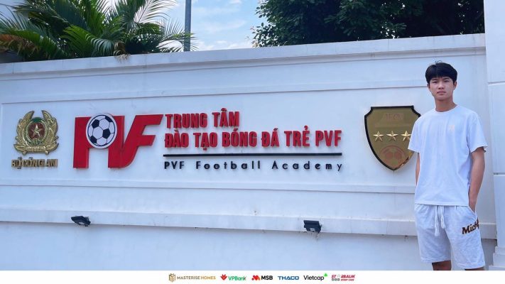 Cầu thủ Phạm Huy Hoàng lên đường hội quân cùng đội tuyển U19 Việt Nam