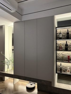 Hệ tủ đa năng không tay nắm được làm kịch trần có thể chứa mọi thứ cần thiết.