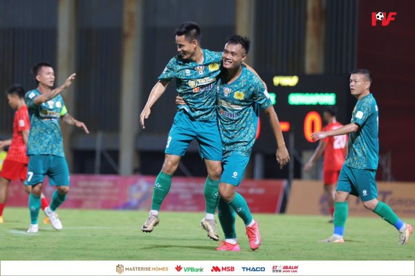 CAND Việt Nam II giành chiến thắng 3-0 trước Singapore với cú đúp bàn thắng của Trần Đức Nam và pha lập công của Trần Văn Hoà