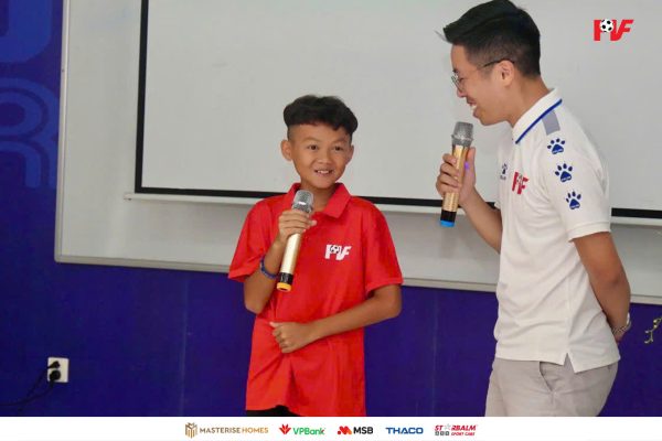 Các học viên hào hứng phát biểu