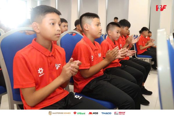 Các học viên khóa XVI